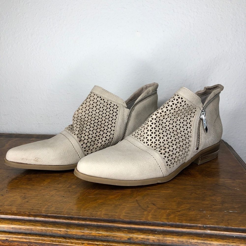 ‎Fergie Booties - Picture 8 of 9